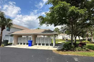 3614 Pine Oak Cir, Fort Myers, FL 33916 - Photo 2
