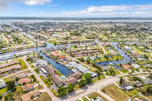 3935 Country Club Blvd, Cape Coral, FL 33904 - Photo 24