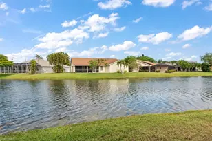 9241 Bramble Ct, Fort Myers, FL 33919 - Photo 4