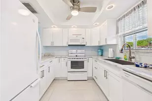 300 Valley Stream Dr, Naples, FL 34113 - Photo 8