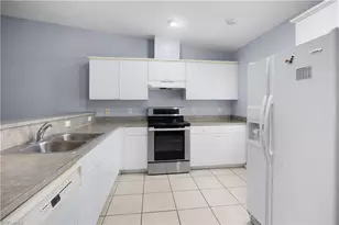 524 NE 24th Pl, Cape Coral, FL 33909 - Photo 4