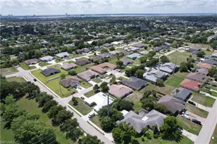 524 NE 24th Pl, Cape Coral, FL 33909 - Photo 32