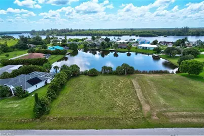 17091 Waters Edge Cir, North Fort Myers, FL 33917 - Photo 2