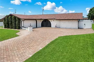 4548 SE 11th Pl, Cape Coral, FL 33904 - Photo 8