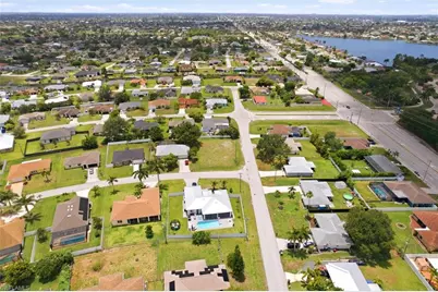116 SE 4th St, Cape Coral, FL 33990 - Photo 8