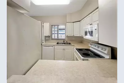 4172 Castilla Cir #105, Fort Myers, FL 33916 - Photo 6