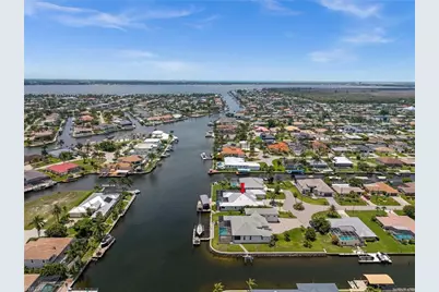 105 SW 52nd St, Cape Coral, FL 33914 - Photo 4