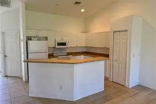 544 SE 7th St, Cape Coral, FL 33990 - Photo 6