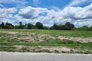 909 NW 12th Pl, Cape Coral, FL 33993 - Photo 1