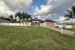217 NE 21st Pl, Cape Coral, FL 33909 - Photo 2