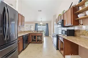 4129 NE 14th Pl, Cape Coral, FL 33909 - Photo 10