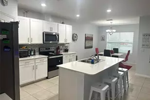 932 SW 7th Ave, Cape Coral, FL 33991 - Photo 4