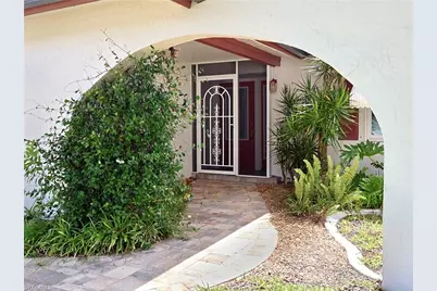 5416 Brandy Cir E, Fort Myers, FL 33919 - Photo 4