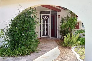 5416 Brandy Cir E, Fort Myers, FL 33919 - Photo 4