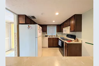 2100 Barkeley Ln #3, Fort Myers, FL 33907 - Photo 8