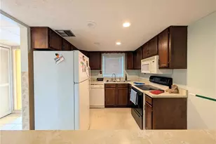 2100 Barkeley Ln, Fort Myers, FL 33907 - Photo 8