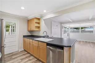 11901 McGregor Blvd, Fort Myers, FL 33919 - Photo 10