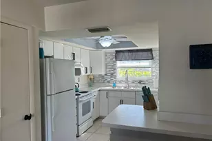 1005 SW 48th Terrace, Cape Coral, FL 33914 - Photo 6