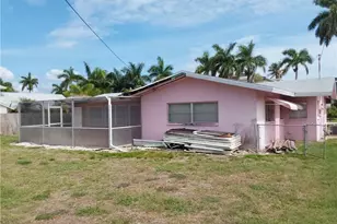 525 Coral Dr, Cape Coral, FL 33904 - Photo 4