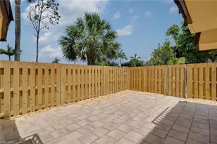 4047 Sandlewood Ln, Fort Myers, FL 33907 - Photo 2