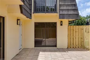 4047 Sandlewood Ln, Fort Myers, FL 33907 - Photo 4