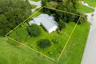 4001 Bishop Cir, Labelle, FL 33935 - Photo 12