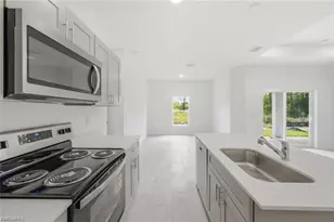 1018 Kent St E, Lehigh Acres, FL 33974 - Photo 8