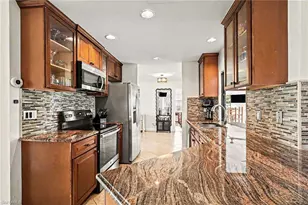 618 SE 11th Pl, Cape Coral, FL 33990 - Photo 10