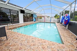 618 SE 11th Pl, Cape Coral, FL 33990 - Photo 4