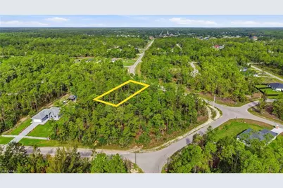 305 Woodburn Dr, Lehigh Acres, FL 33972 - Photo 14