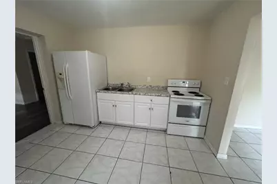 319 Montgomery Ave, Fort Myers, FL 33905 - Photo 4