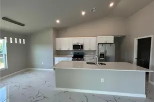 3610 NE 9th Pl, Cape Coral, FL 33909 - Photo 2