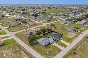 2010 NW 2nd Pl, Cape Coral, FL 33993 - Photo 32