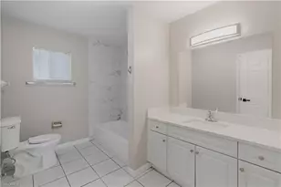 2927 SE 15th Pl, Cape Coral, FL 33904 - Photo 4