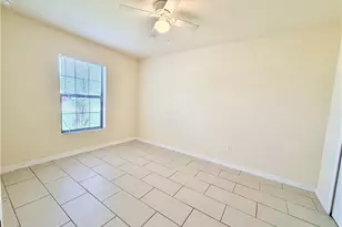 1044 NE 8th Pl, Cape Coral, FL 33909 - Photo 4