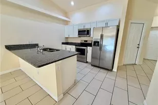 1044 NE 8th Pl, Cape Coral, FL 33909 - Photo 6