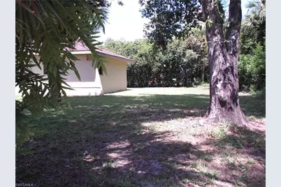 426 Hamilton Ave, Lehigh Acres, FL 33972 - Photo 2