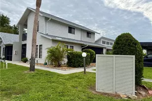 17020 Golfside Cir, Fort Myers, FL 33908 - Photo 10