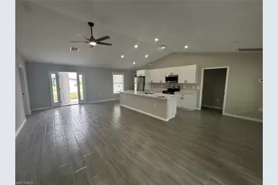 3804 NE 9th Pl, Cape Coral, FL 33909 - Photo 2