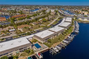 4229 SE 19th Pl, Cape Coral, FL 33904 - Photo 4
