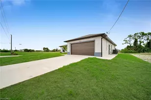 3721 NE 11th Pl, Cape Coral, FL 33909 - Photo 2