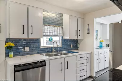 952 Days Ln, North Fort Myers, FL 33917 - Photo 4