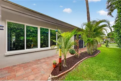 833 N Town and River Dr, Fort Myers, FL 33919 - Photo 14