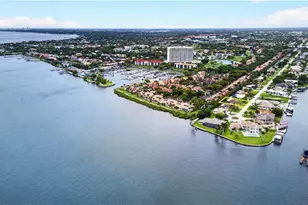 833 N Town and River Dr, Fort Myers, FL 33919 - Photo 46