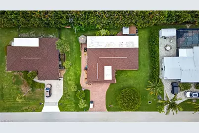 833 N Town and River Dr, Fort Myers, FL 33919 - Photo 32