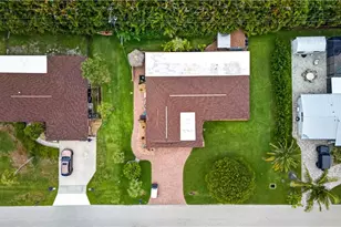 833 N Town and River Dr, Fort Myers, FL 33919 - Photo 32