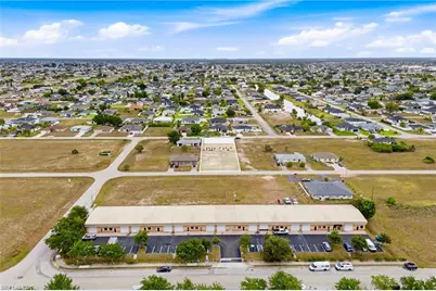 1009 NE 8th Ter, Cape Coral, FL 33909 - Photo 2