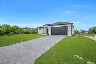 846 Charles Sise St E, Lehigh Acres, FL 33974 - Photo 6