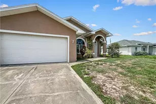 2105 NE 15th Terrace, Cape Coral, FL 33909 - Photo 4