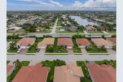 2875 Sunset Pointe Cir E, Cape Coral, FL 33914 - Photo 32